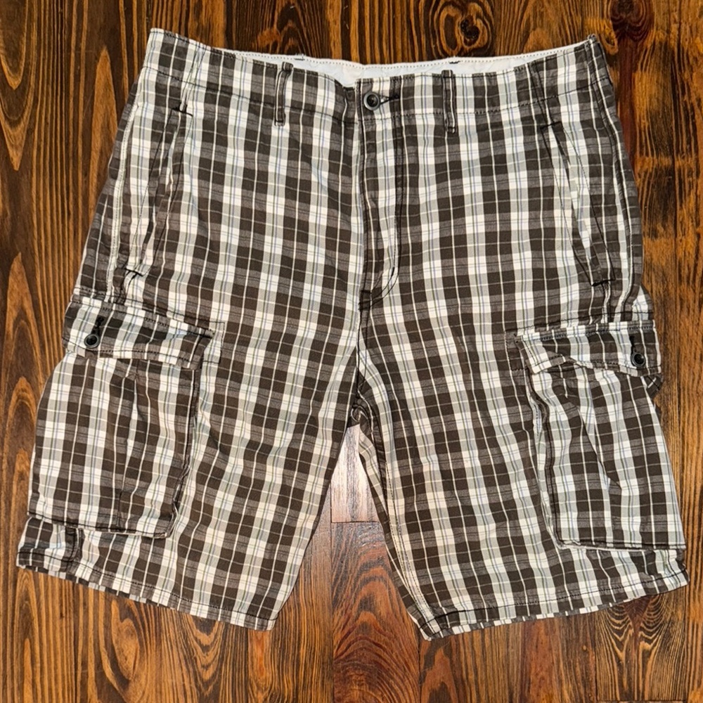Levi's White and Olive Green Plaid Cargo Shorts - Lightweight 100% Cotton 33W